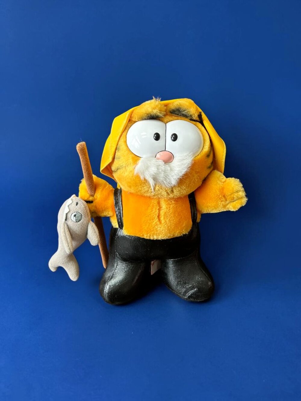 RARE Vintage Fishing Garfeld 1981 Fun Farm Plush Rare, INCLUDE FISH AND POLE.